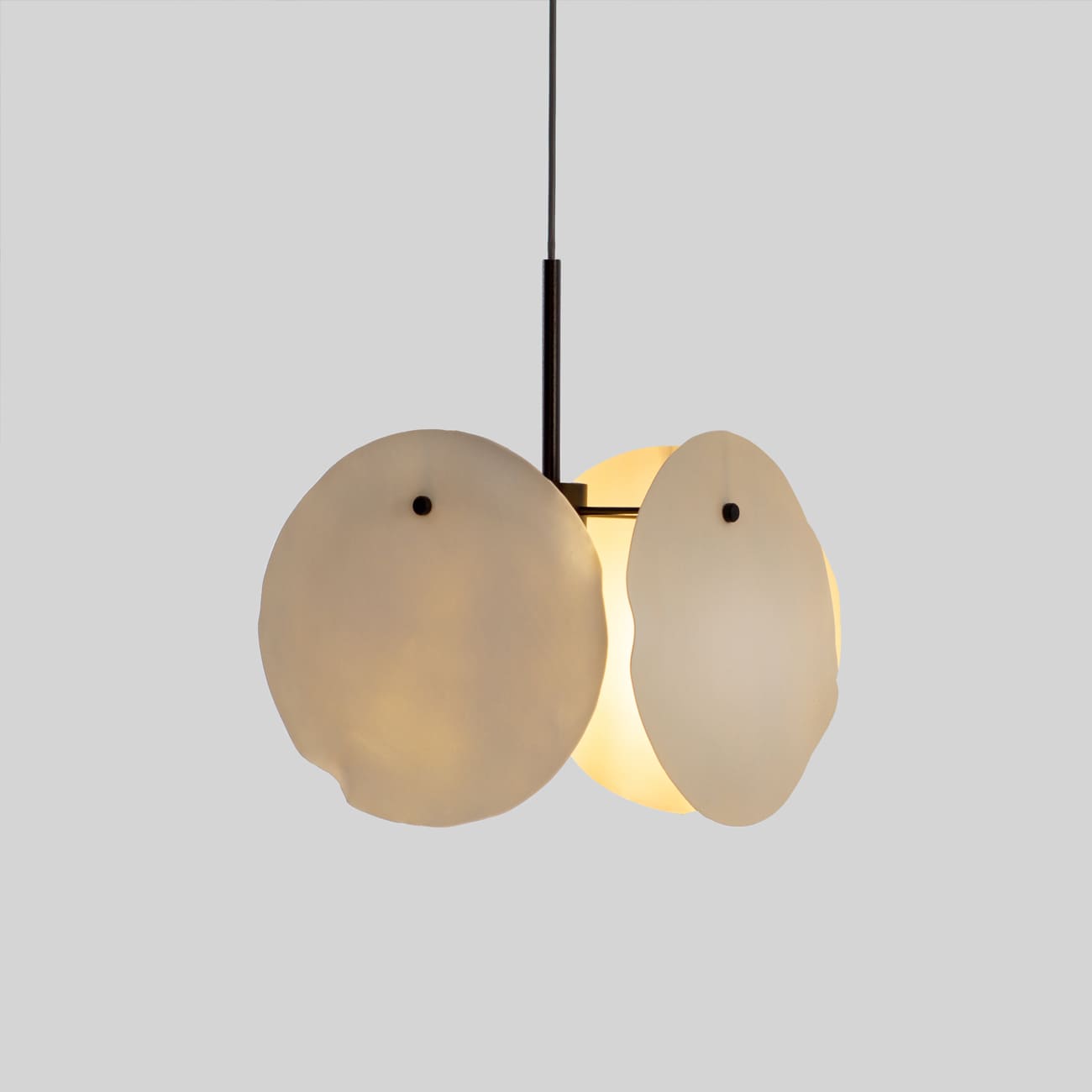 minimalistyczna-porcelanowa-lampa-wiszaca-tiinii