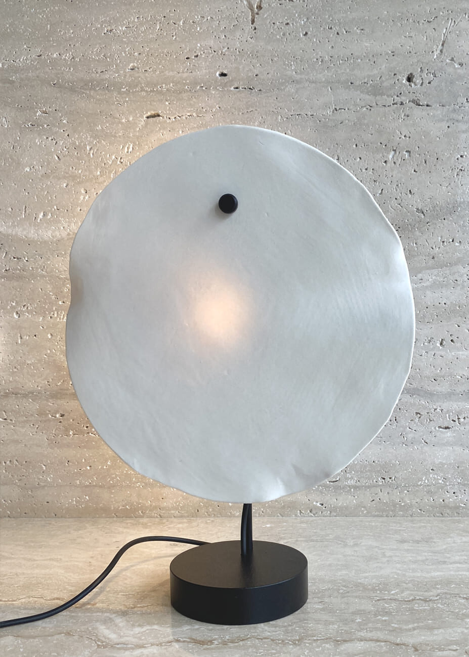 minimalistyczna-porcelanowa-lampa-wiszaca-tiinii