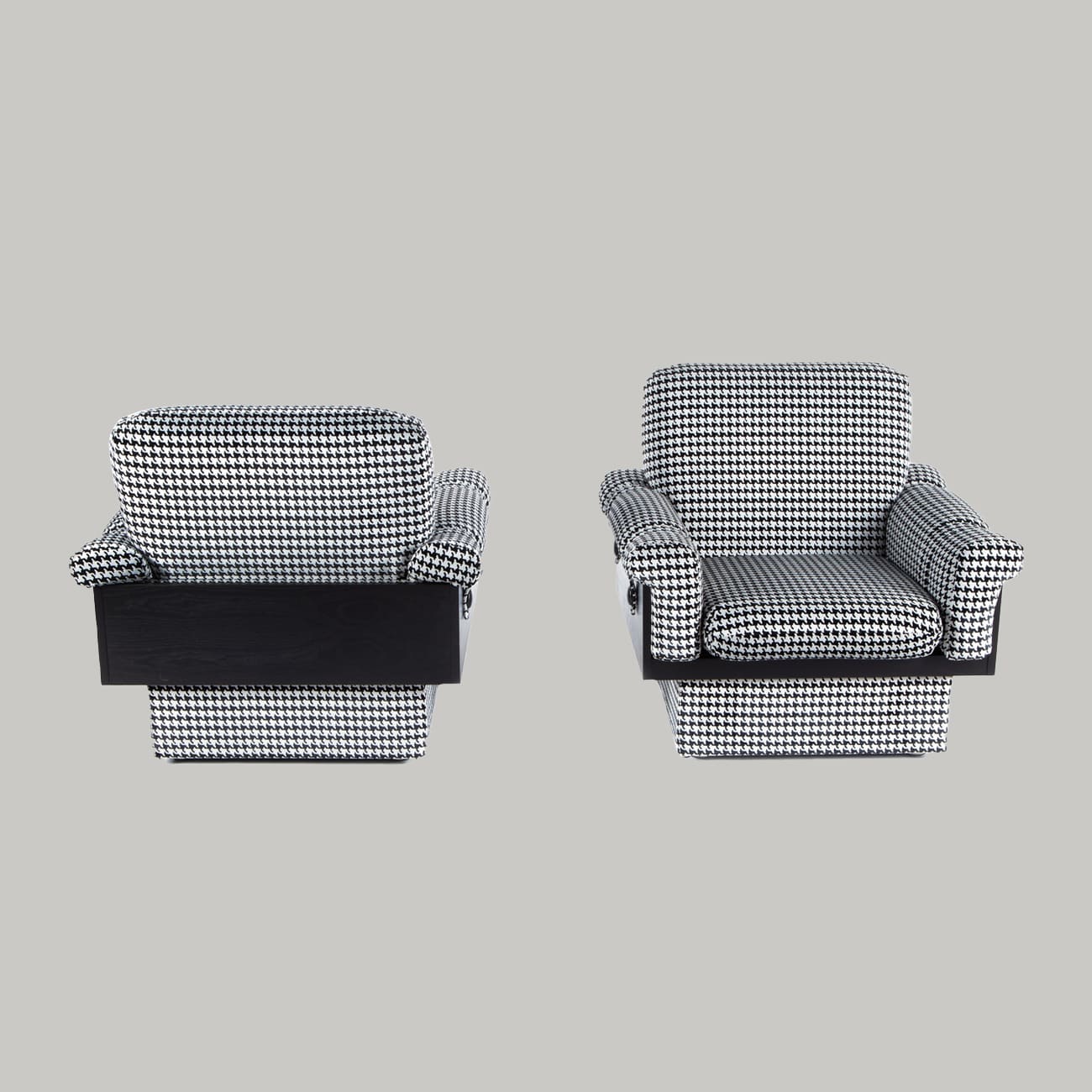 pair-of-modernist-lounge-chairs