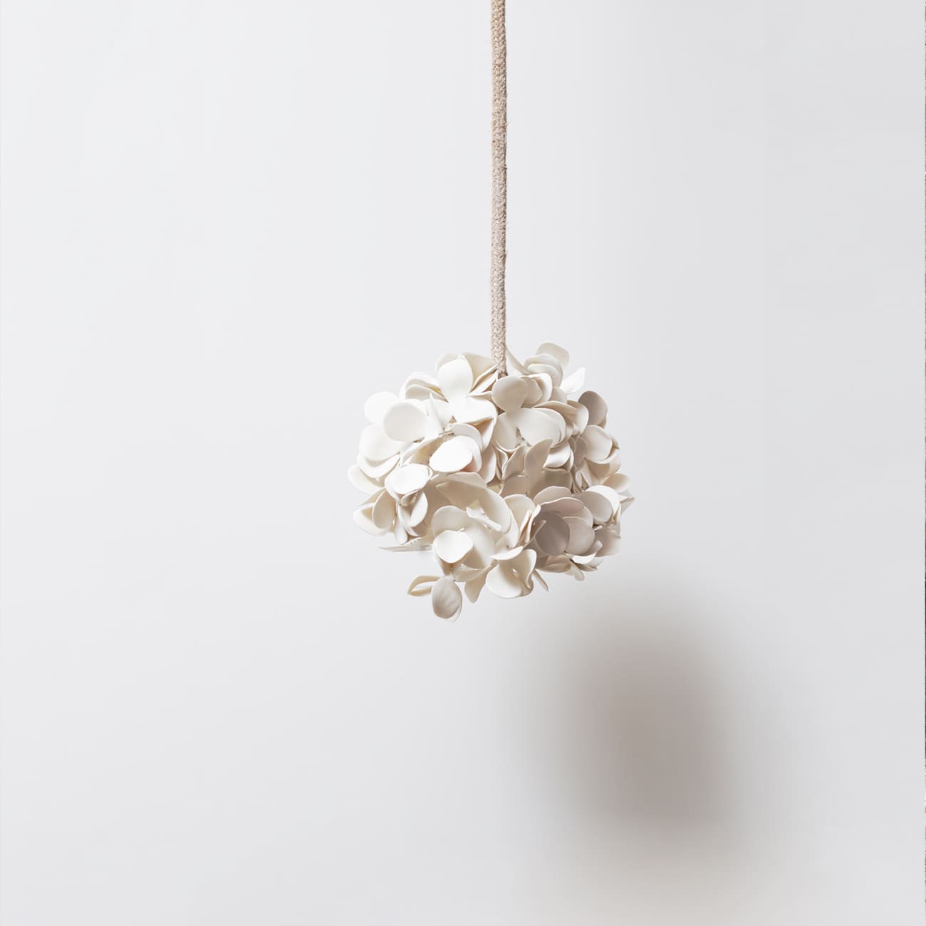 pendant-light-flower-shape-collectible-design