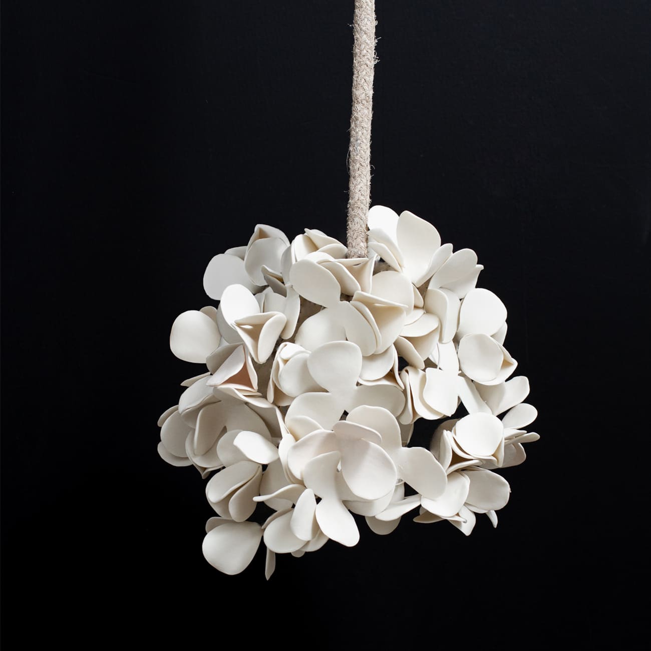 pendant-light-flower-shape-collectible-design