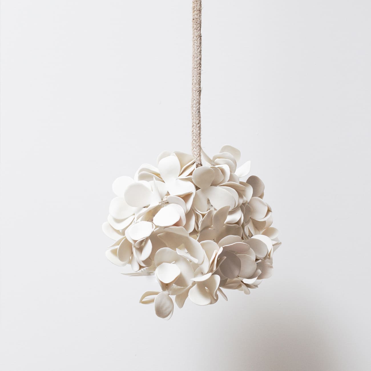 pendant-light-flower-shape-collectible-design