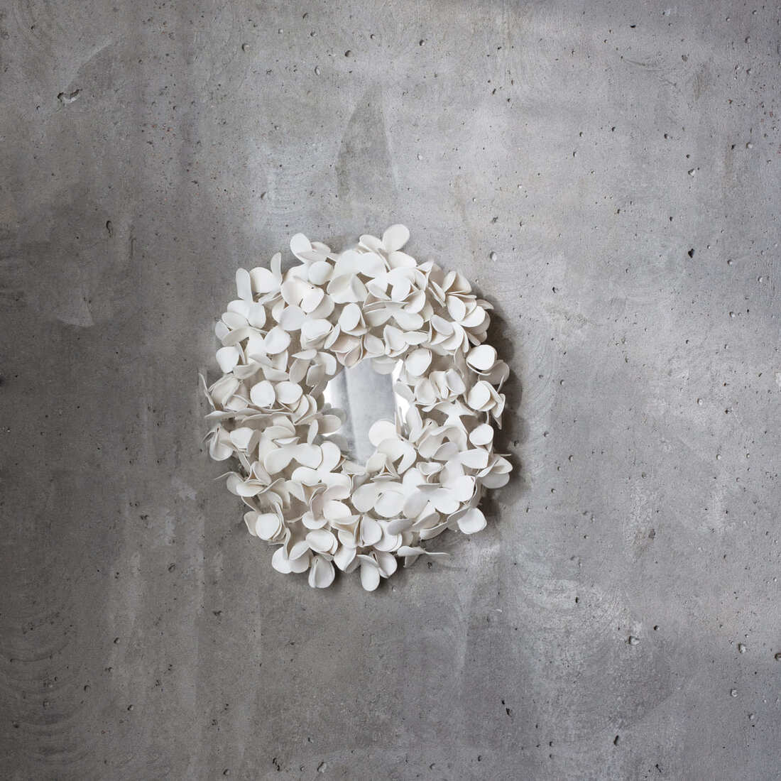 wall-mirrior-flower-shape-collectible-design