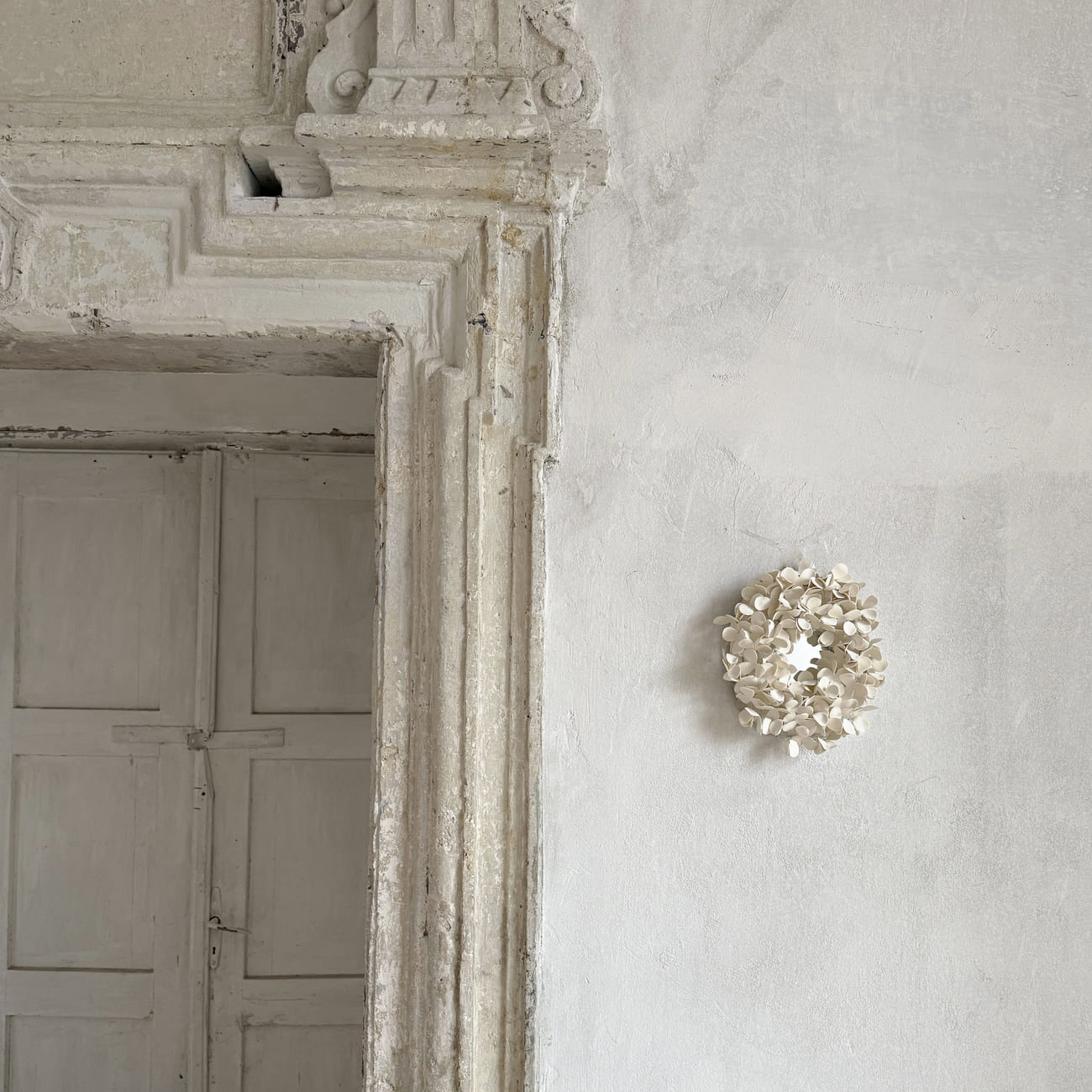 wall-mirrior-flower-shape-collectible-design