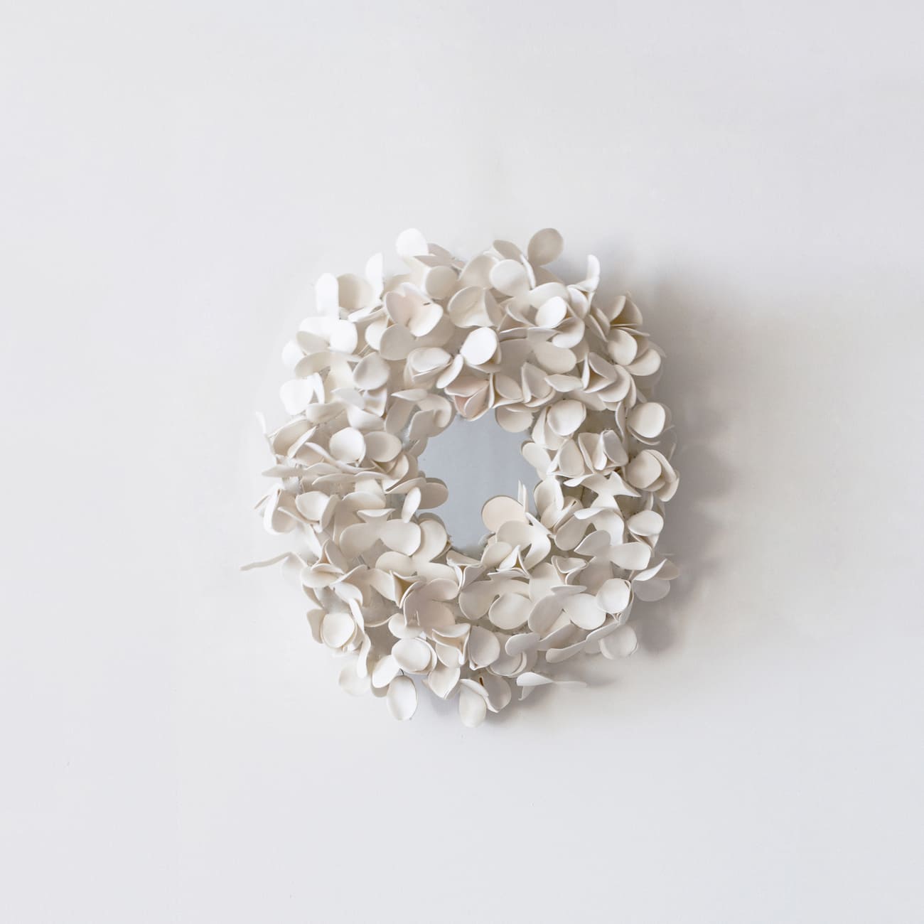 wall-mirrior-flower-shape-collectible-design