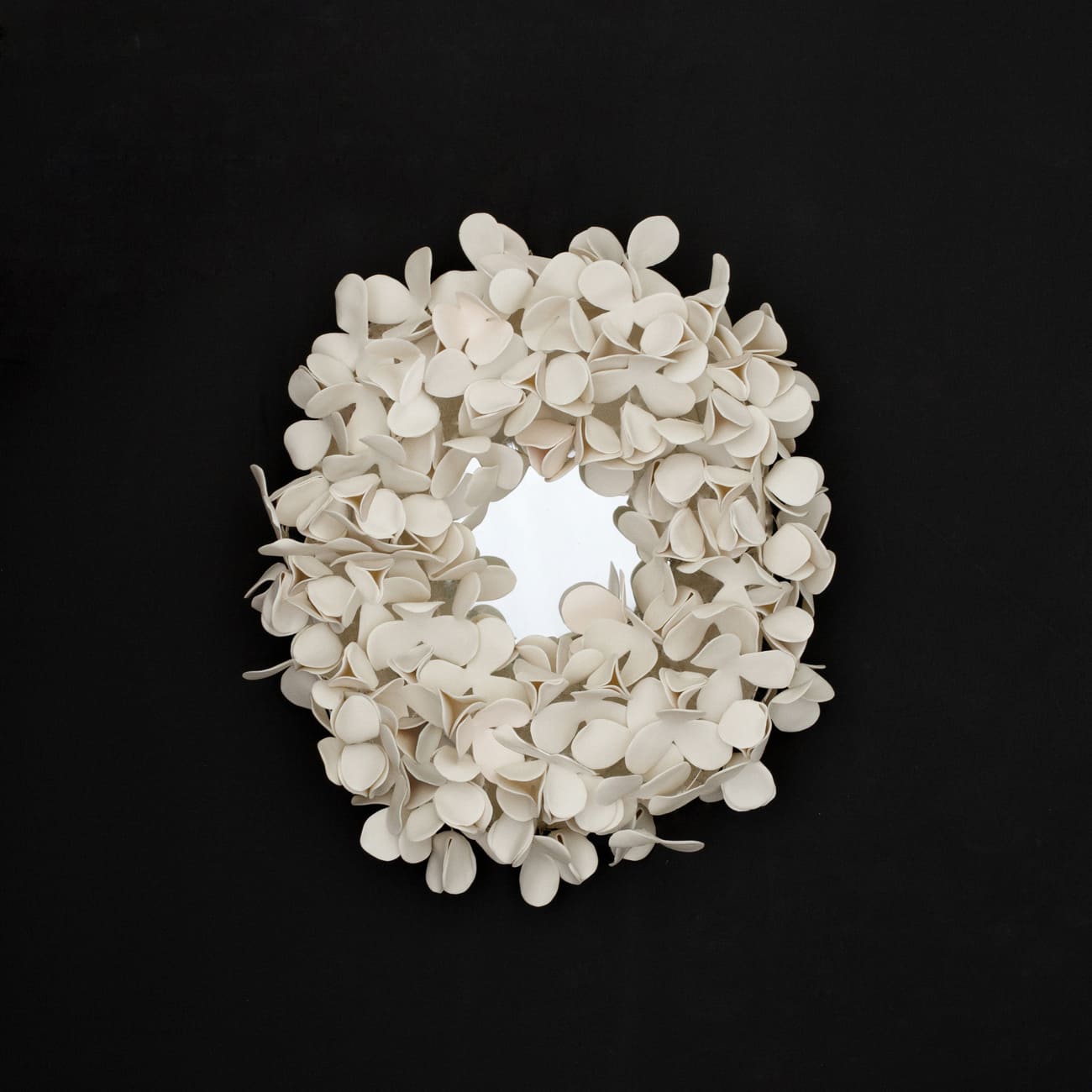 wall-mirrior-flower-shape-collectible-design