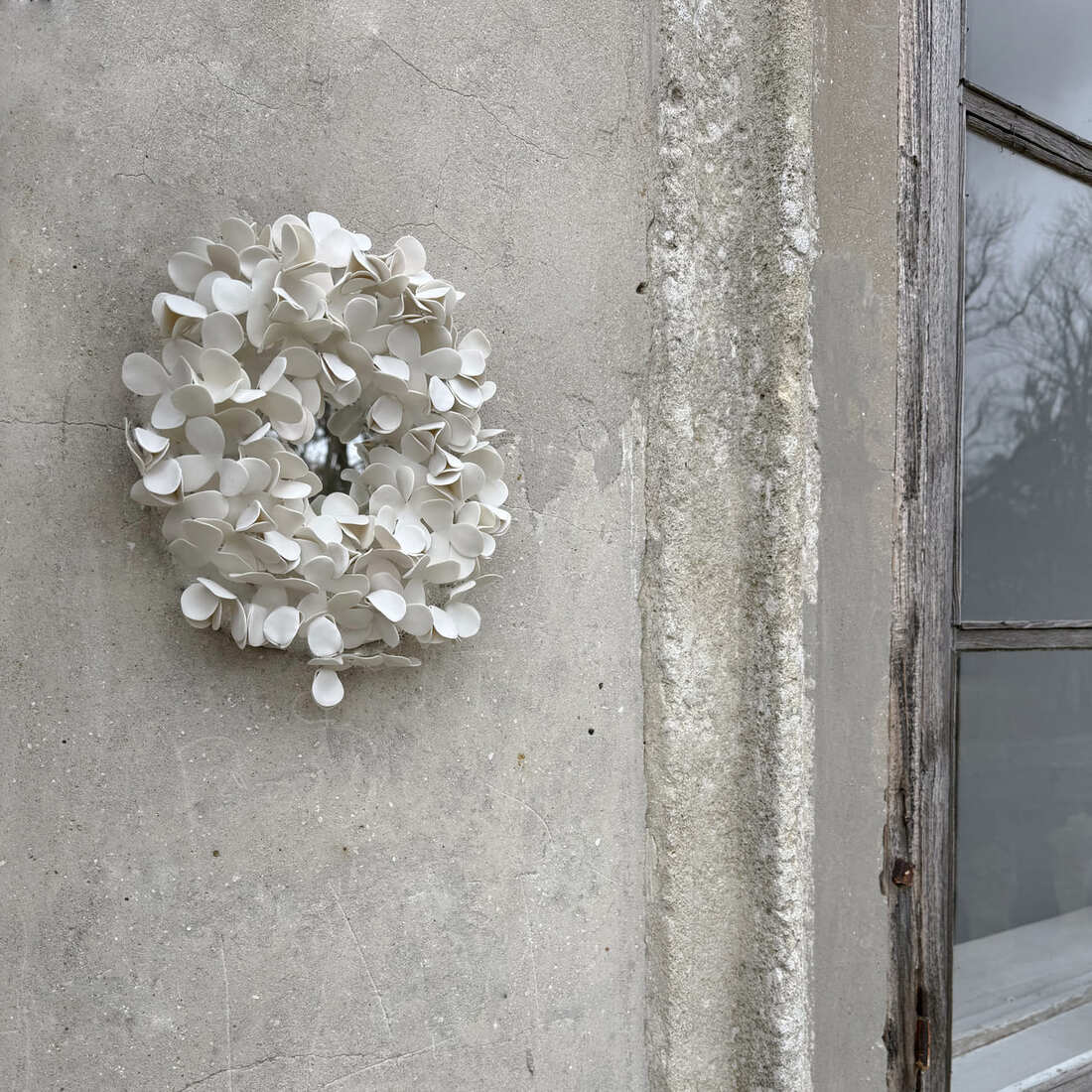 wall-mirrior-flower-shape-collectible-design
