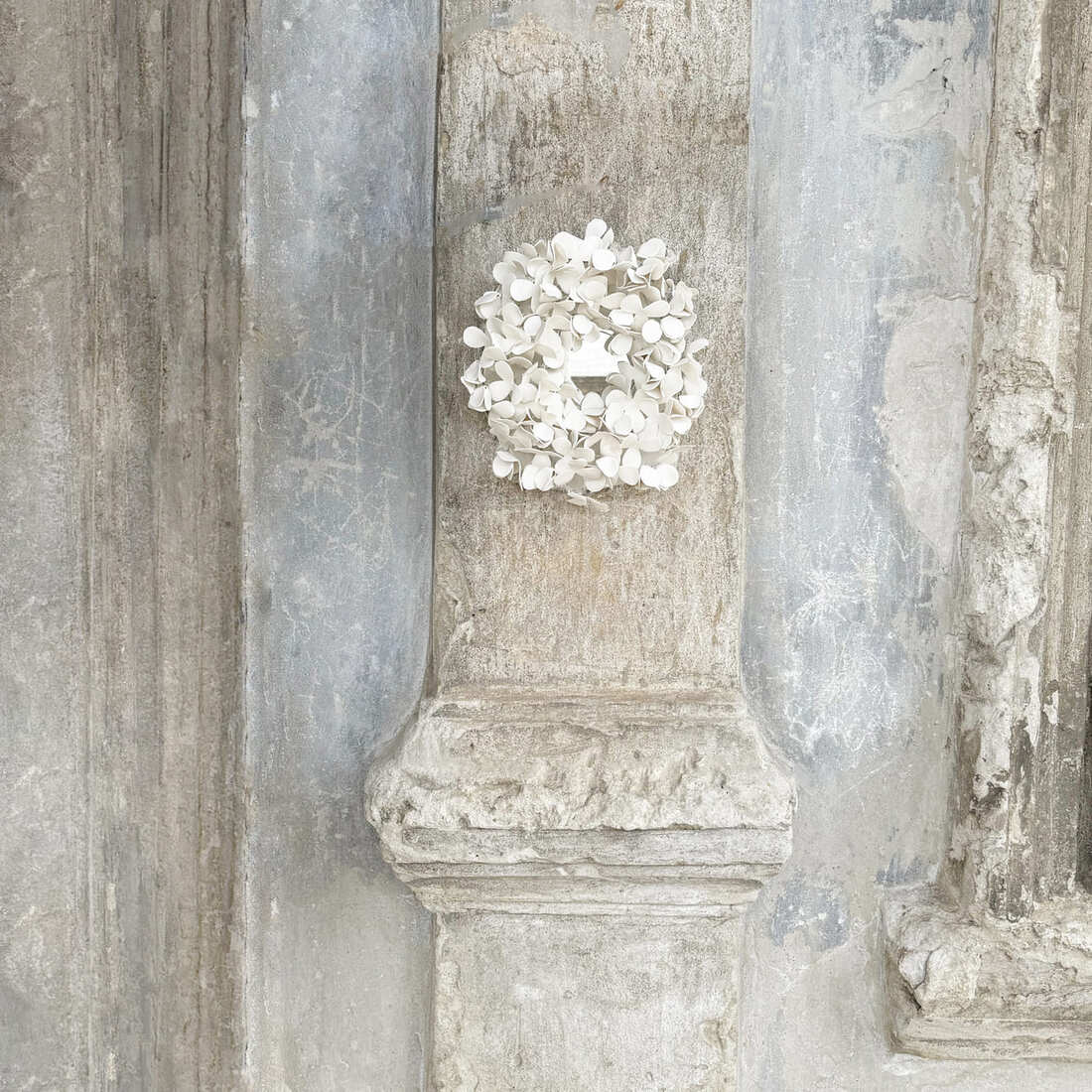 wall-mirrior-flower-shape-collectible-design