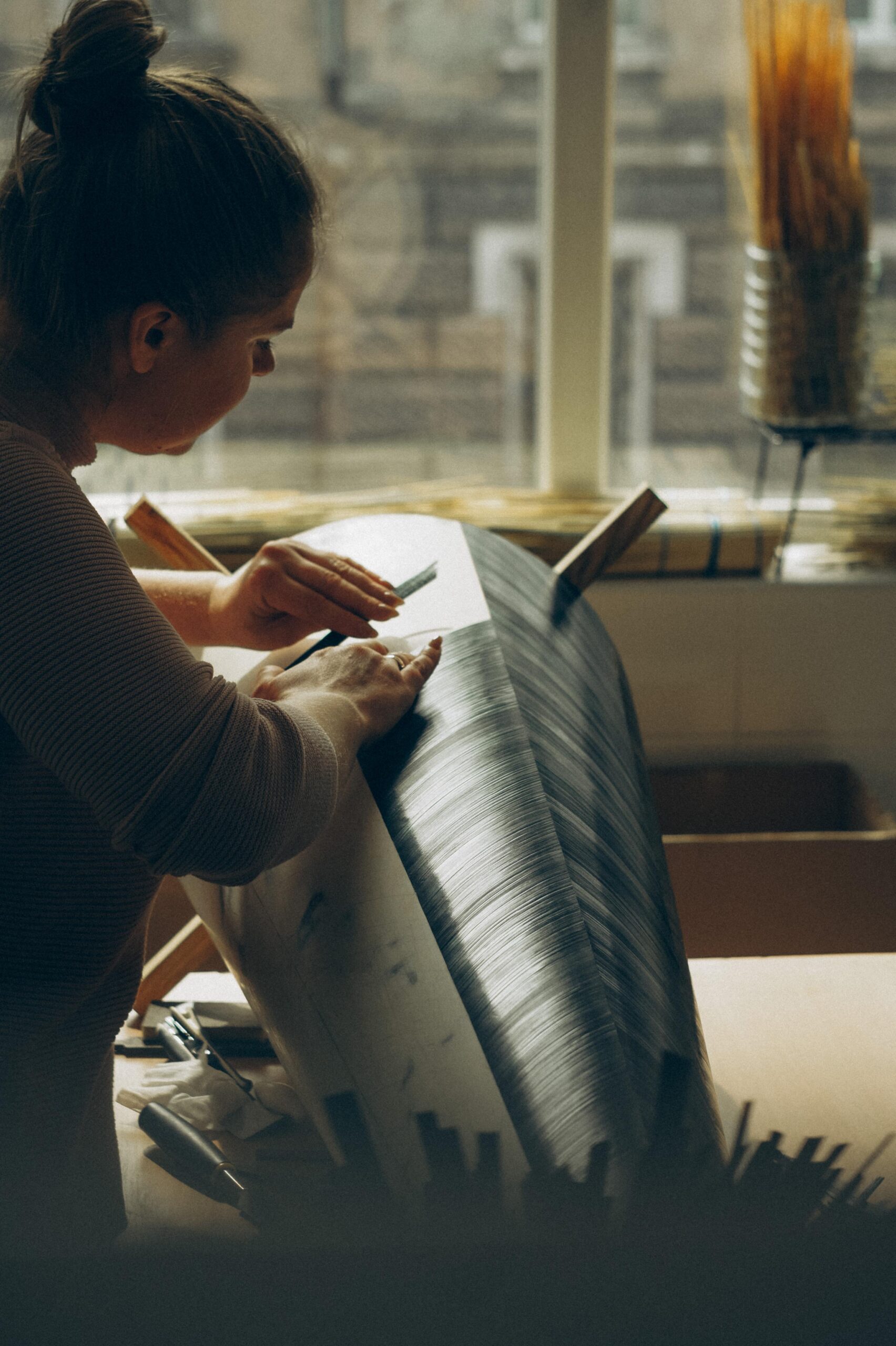 Handcrafting process of straw marquetry surface by RUDA Studio