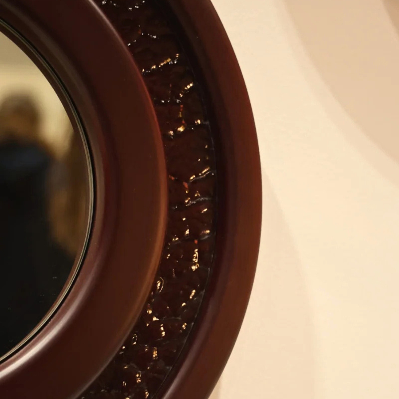 Detail of burgundy ornamental insert in KID 03 HI BEAUTY! wall mirror by please touch