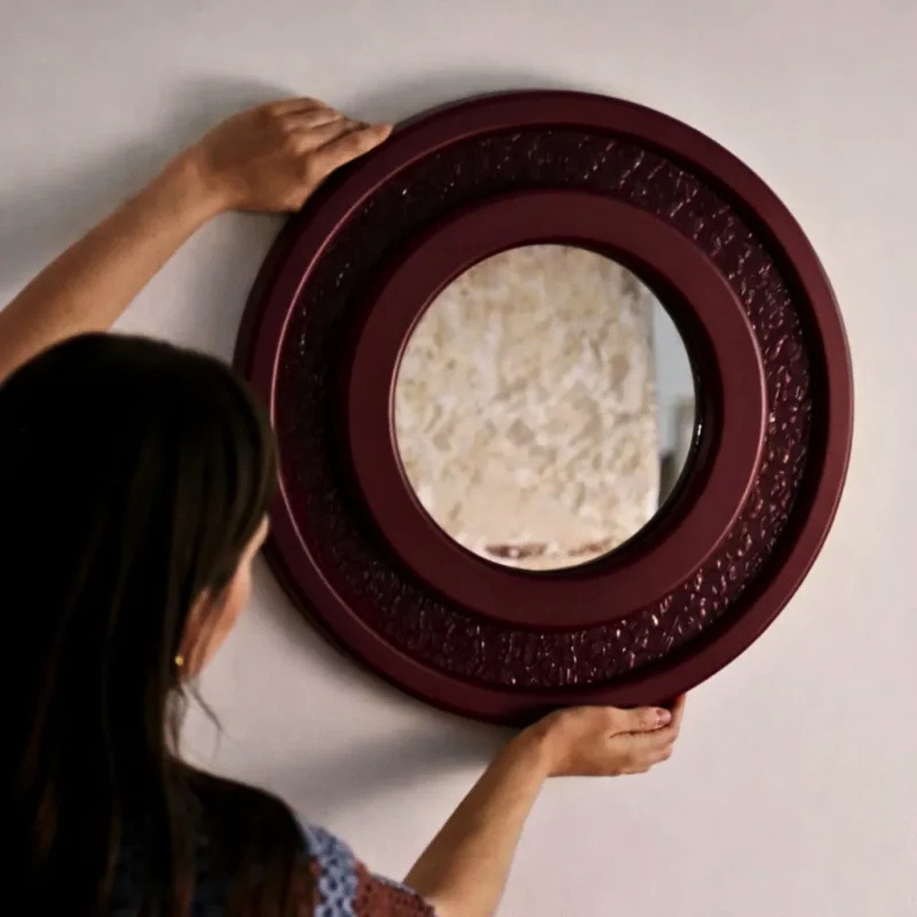 Burgundy KID 03 HI BEAUTY! wall mirror by please touch shown in interior setting, diameter 47 cm