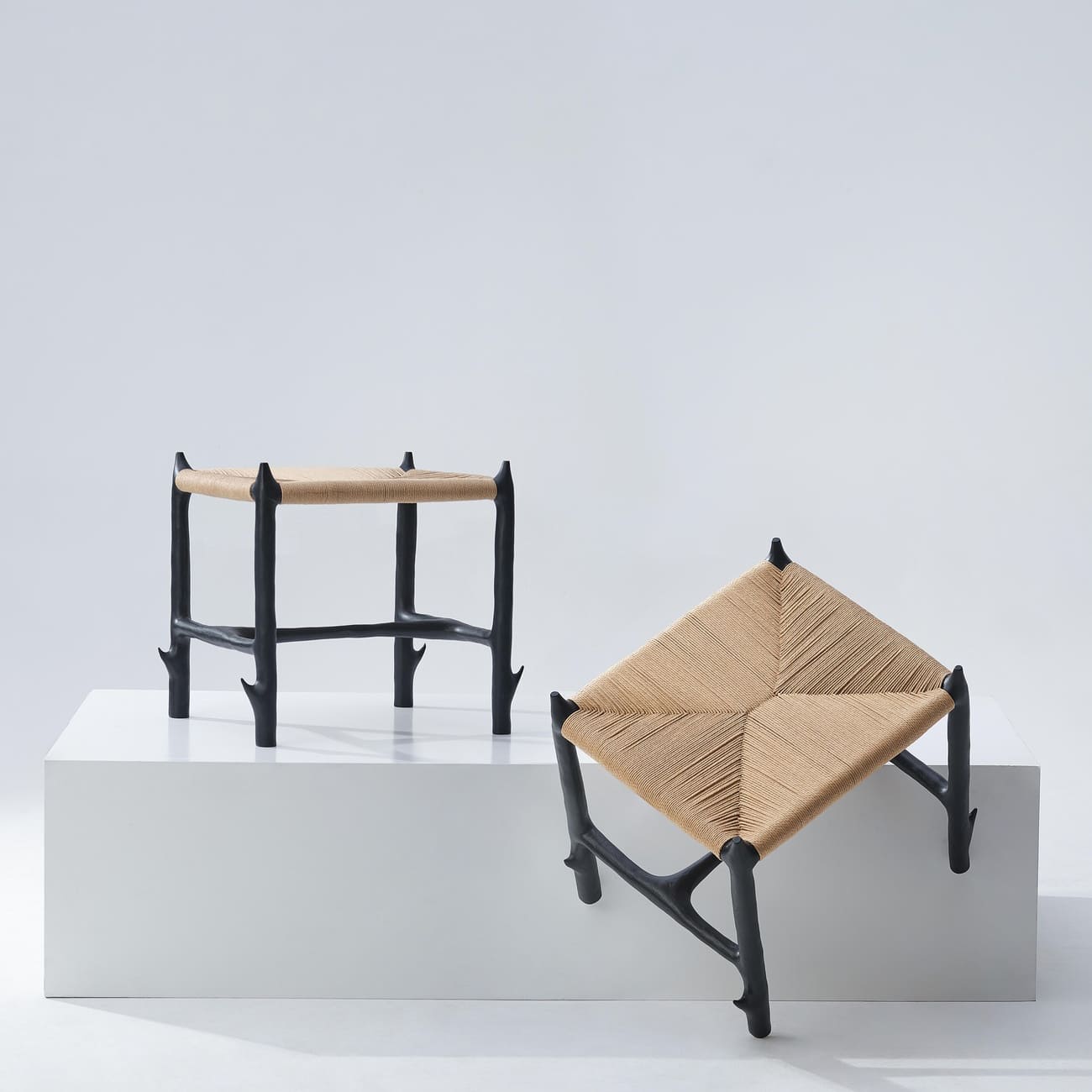 Para taboretów Didi Stool Breno Caetano UTA Studio