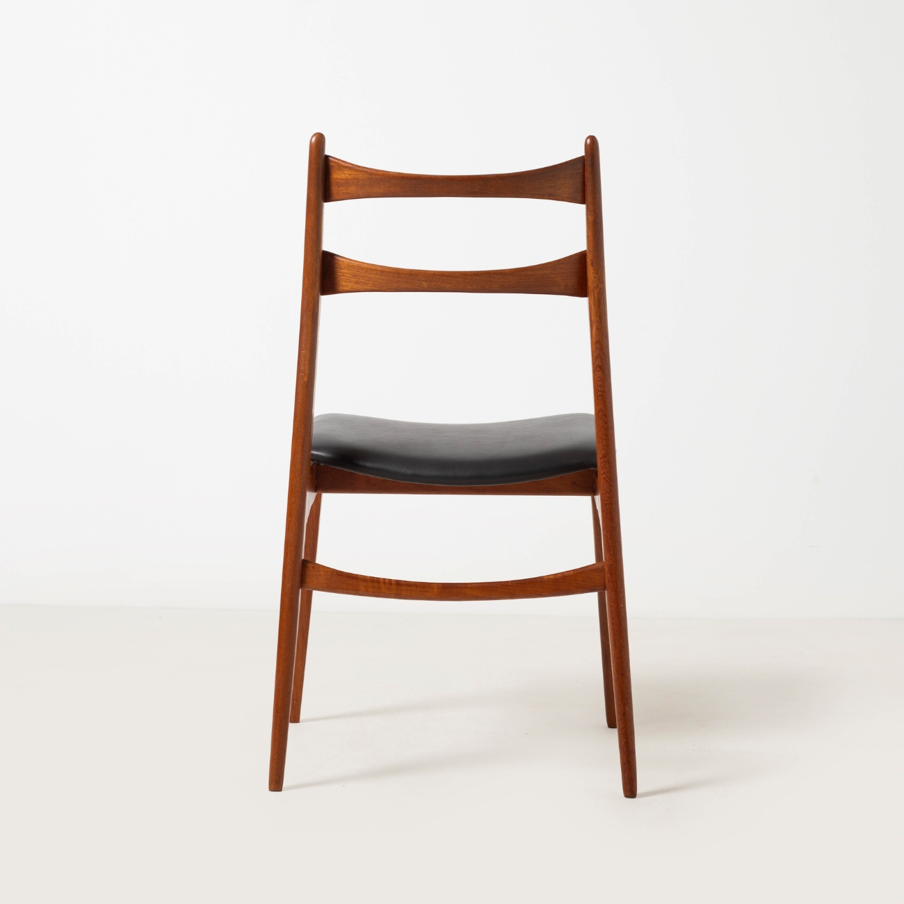 Habeo Boomerang chair, rear angle view.