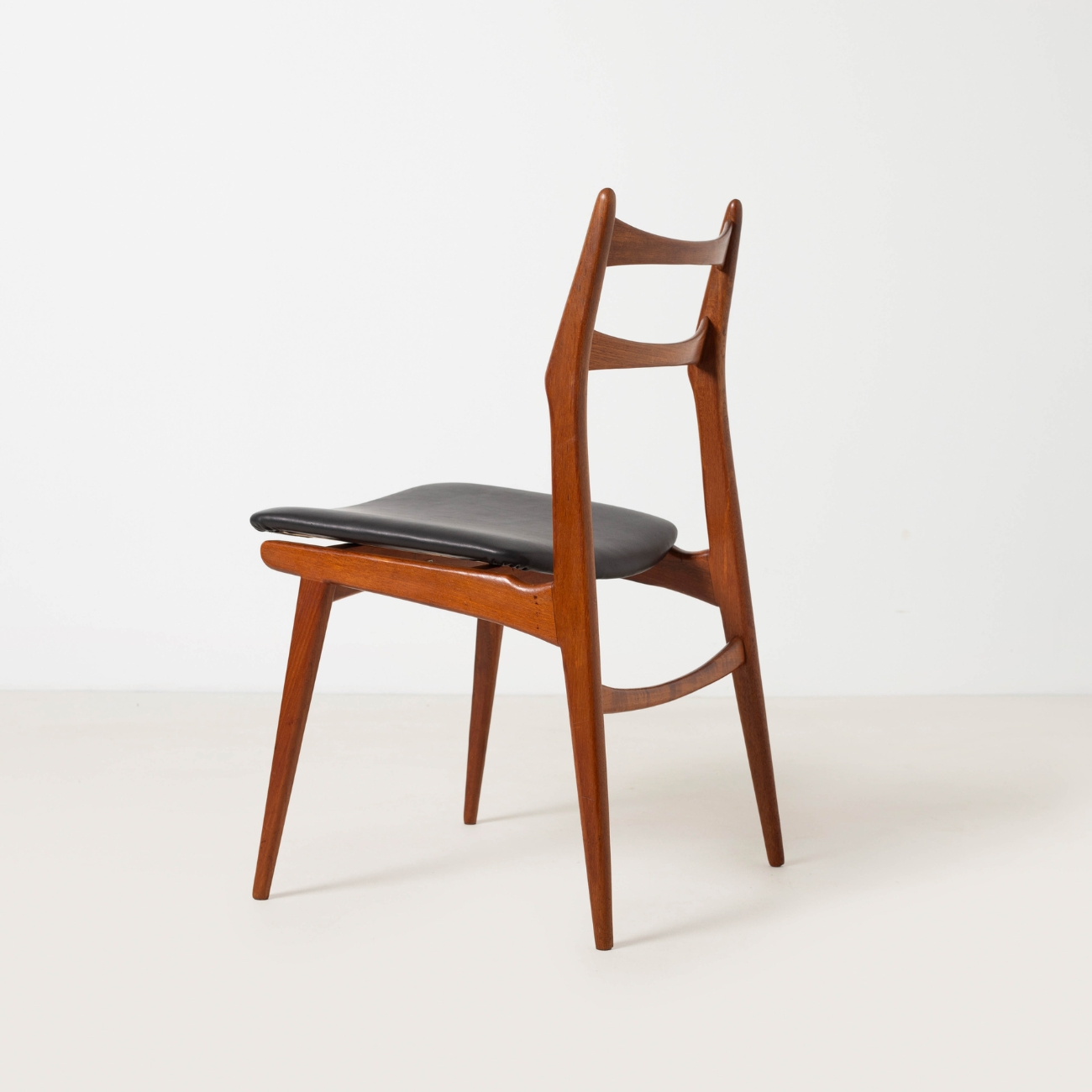 Habeo Boomerang chair, back view.