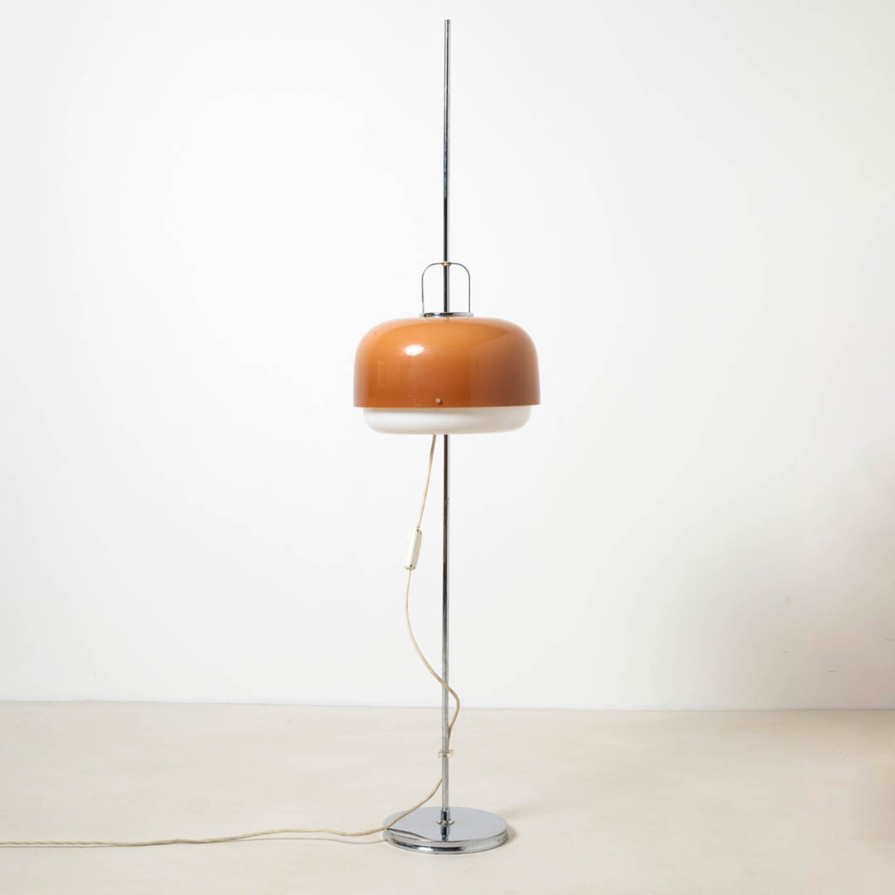 Medusa floor lamp designed by Luigi Massoni for Meblo with adjustable height, Yugoslavia, 1970s.
