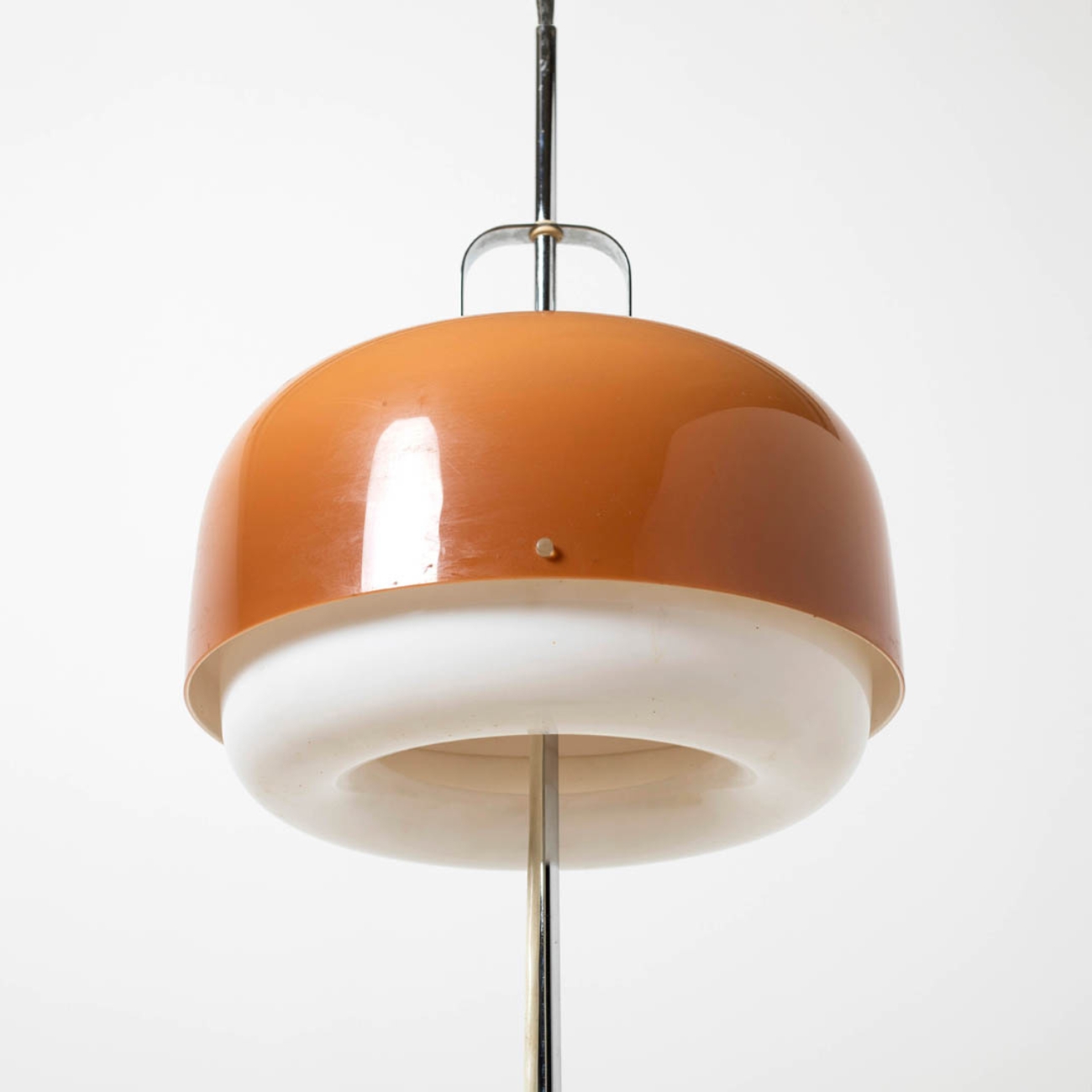 Underside of the Medusa lamp shade with white diffuser, designed by Luigi Massoni for Meblo.