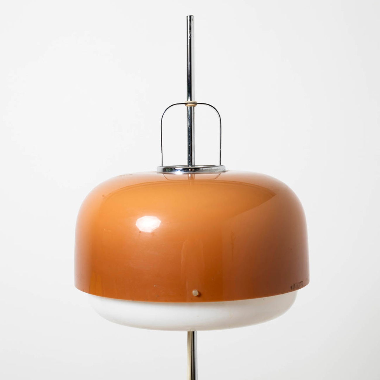 Brown plastic shade of the Medusa floor lamp designed by Luigi Massoni.