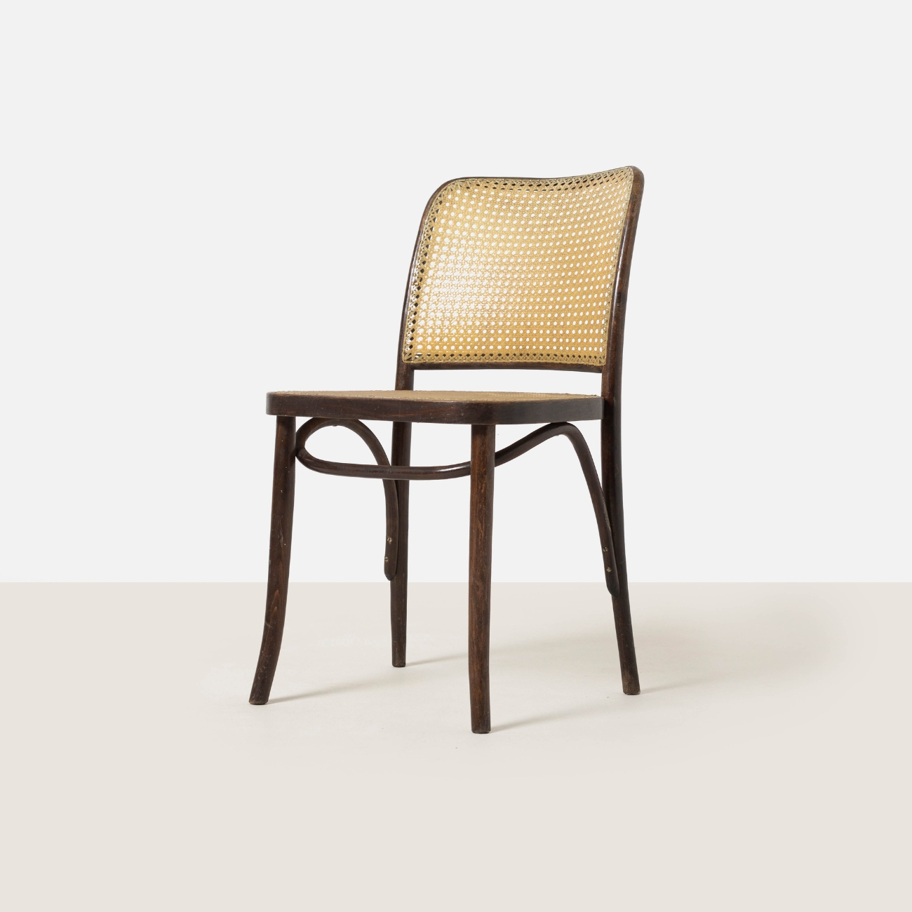 Three-quarter view of Model 811 chair produced in Radomsko