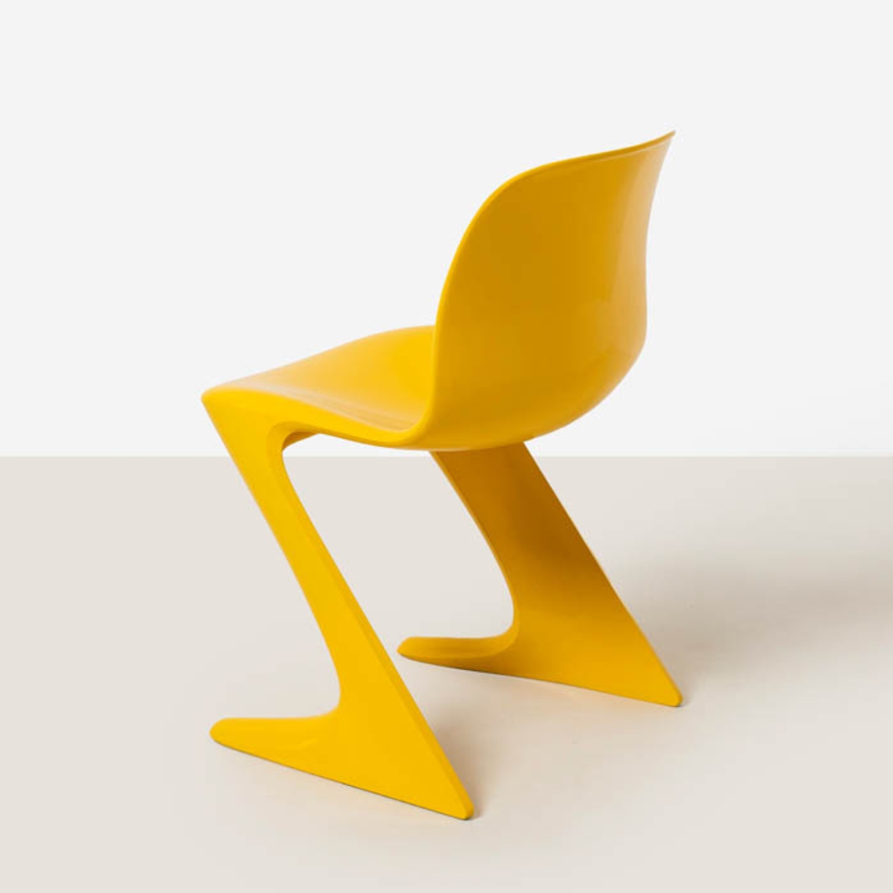 Close-up rear three-quarter view of a Z-Stuhl chair highlighting the junction of the backrest and base.