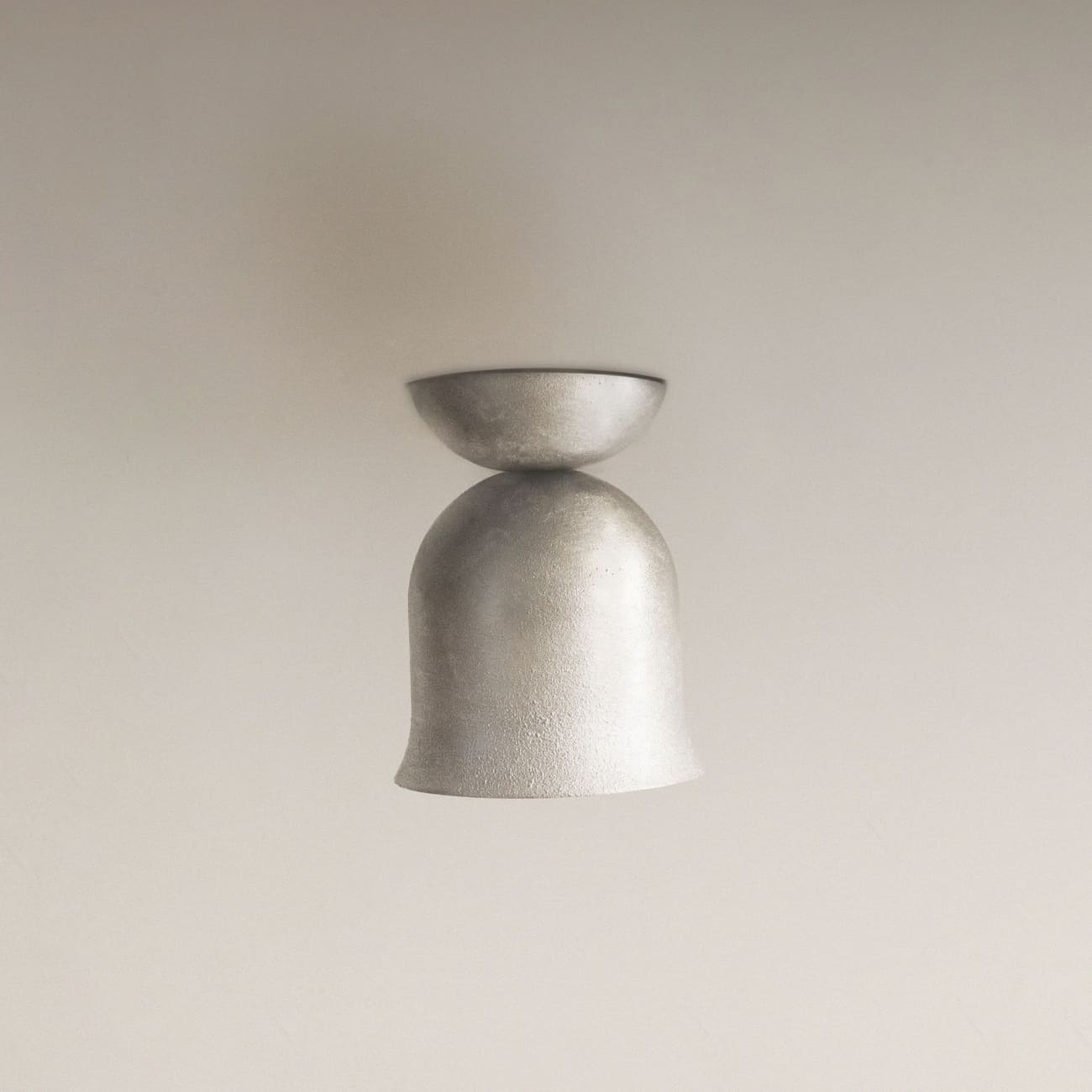 Lampa sufitowa Convallaria z niepolerowanego aluminium, proj. Tetiana Dovgal dla tiini.