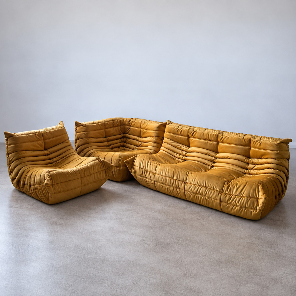 Komplet Togo vintage gold velvet, sofa modułowa i puf, Michel Ducaroy, Ligne Roset