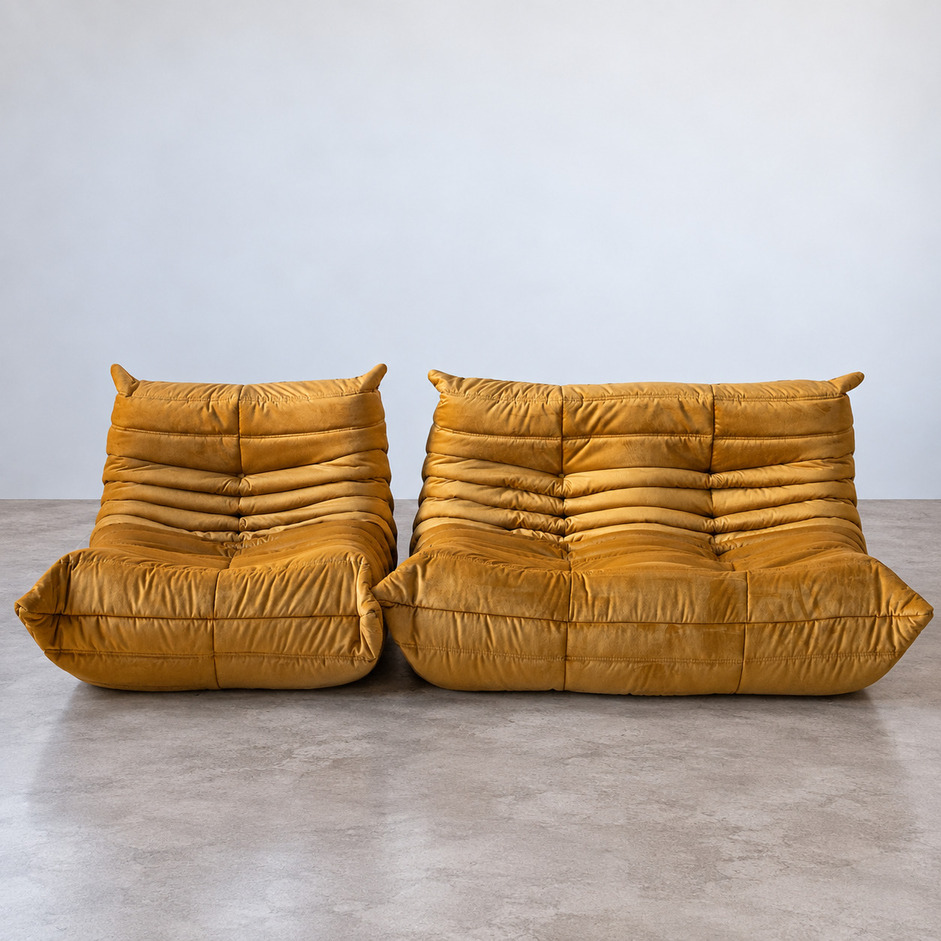 Dwa fotele Togo vintage w złotym welurze, Michel Ducaroy dla Ligne Roset
