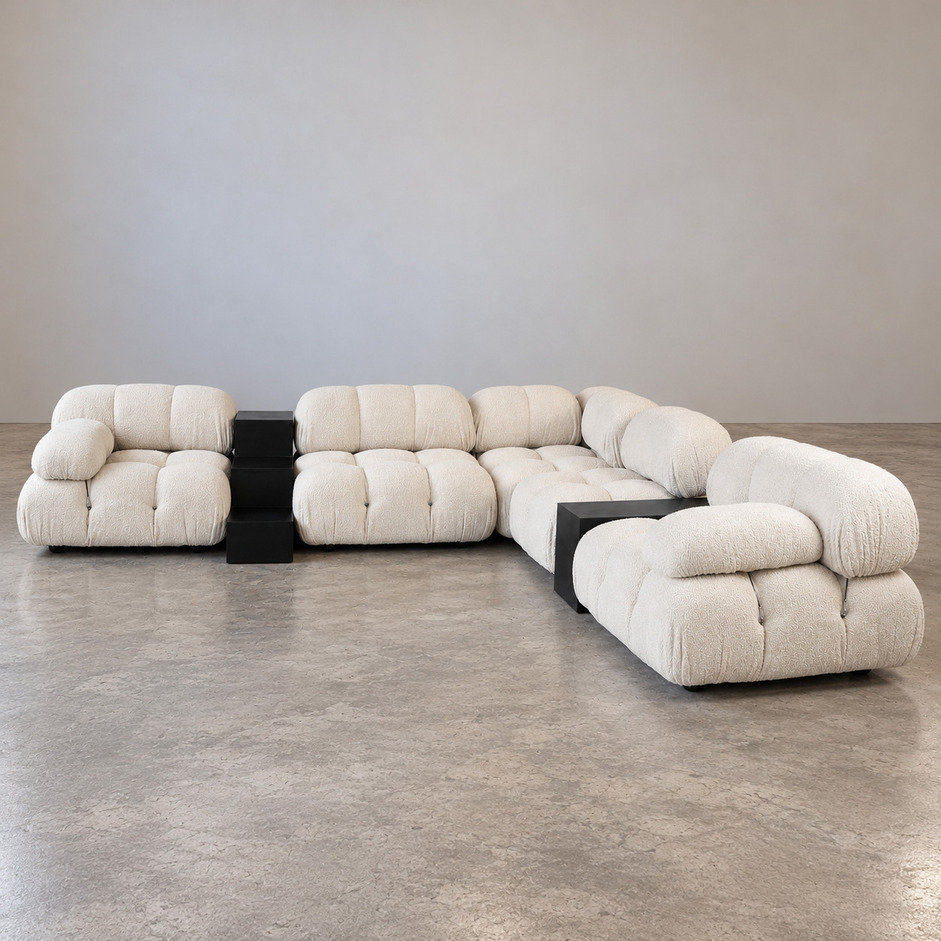 Sofa modułowa Camaleonda vintage w kremowej tkaninie bouclé, zestaw 6 modułów w konfiguracji narożnej z wydzielonymi elementami, proj. Mario Bellini, B&B Italia, 1972.