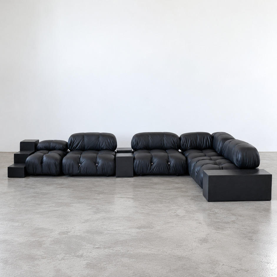 Sofa modułowa Camaleonda vintage w czarnej skórze naturalnej, rozłożona konfiguracja narożna z sześciu modułów, proj. Mario Bellini, B&B Italia.